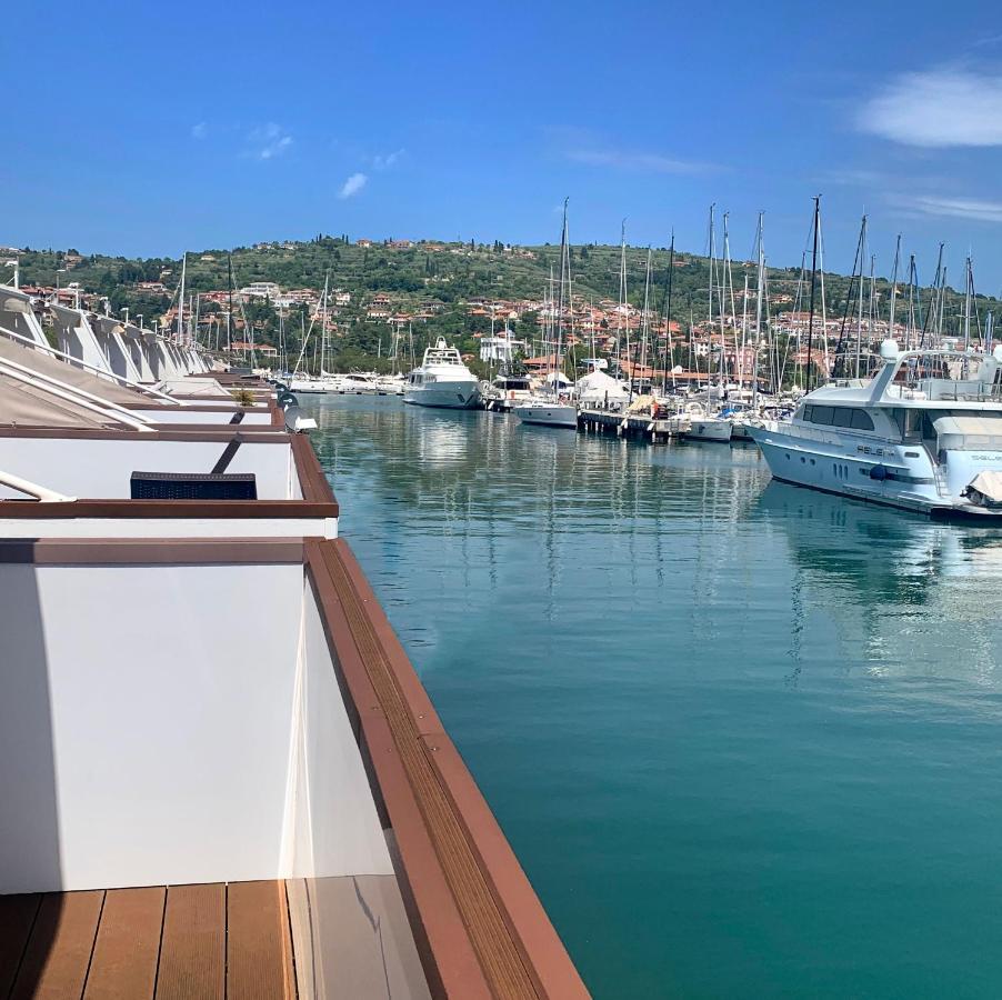 Bellavista Houseboat Apartment Portorose 外观 照片
